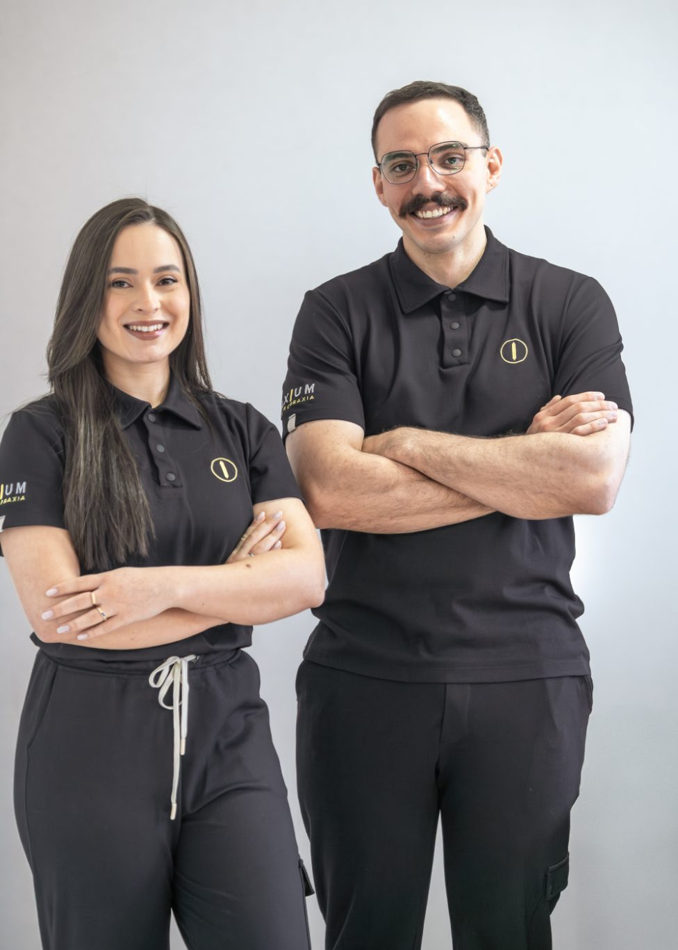 Rafaela Macedo e Henrique Zanon, quiropraxistas cofundadores da Axium