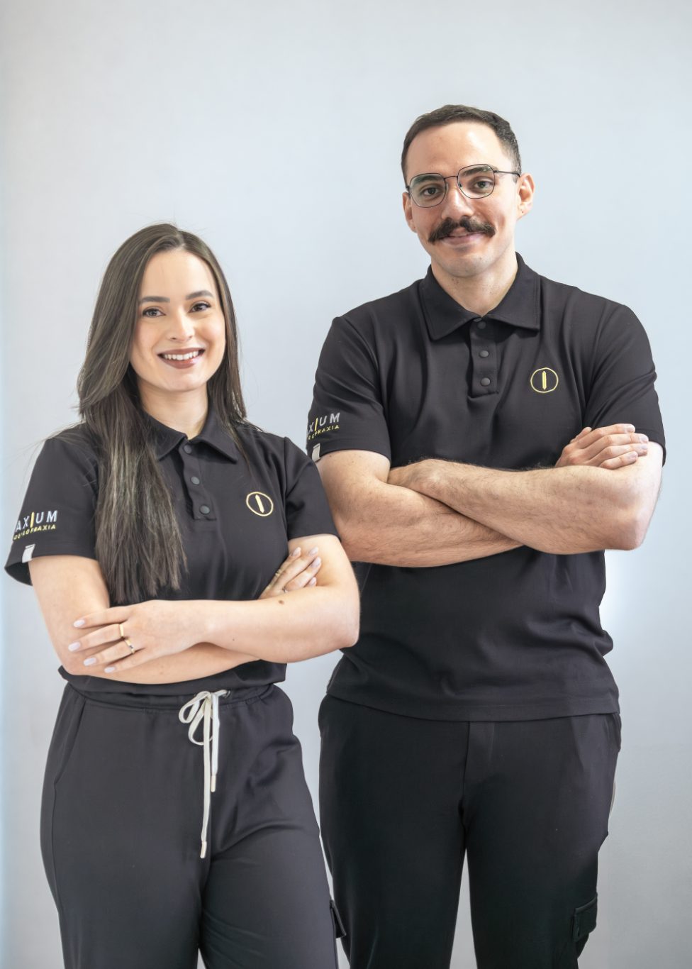 Rafaela Macedo e Henrique Zanon, quiropraxistas cofundadores da Axium
